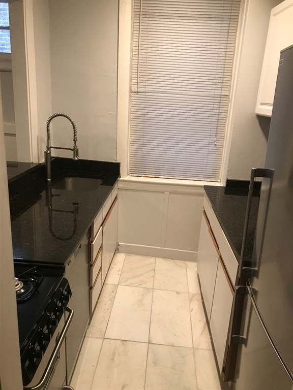 80 West Cedar Street, Unit 1 Boston, MA 02114 - Photo 7 of 9