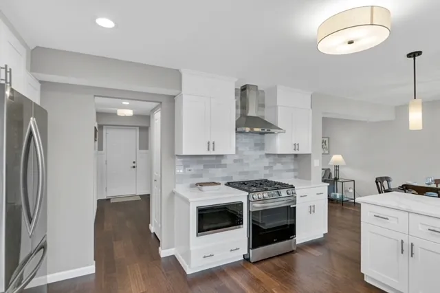 $325,000 | 2321 Meadows Lane, Round Lake Beach, IL 60073