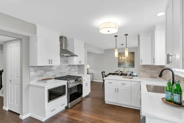 $325,000 | 2321 Meadows Lane, Round Lake Beach, IL 60073