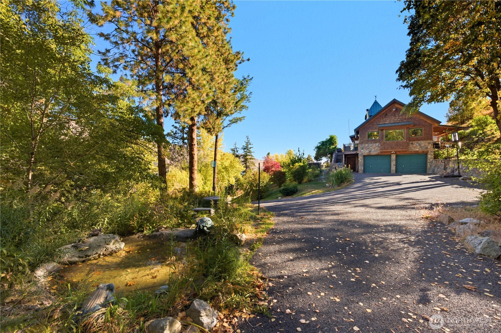 16495 South Lakeshore Road Chelan, WA 98816 - Photo 1 of 40 a front view of a house with a yard