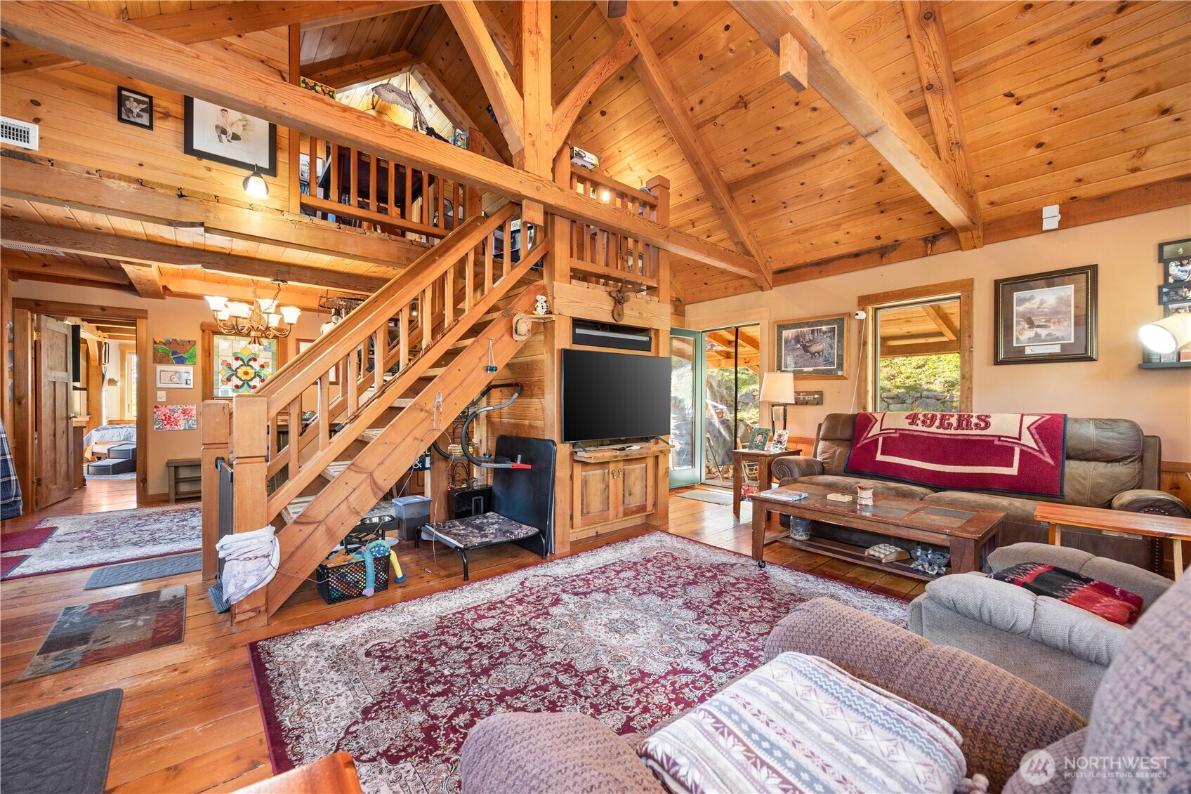 16495 South Lakeshore Road Chelan, WA 98816 - Photo 6 of 40 a living room with furniture and wooden floor