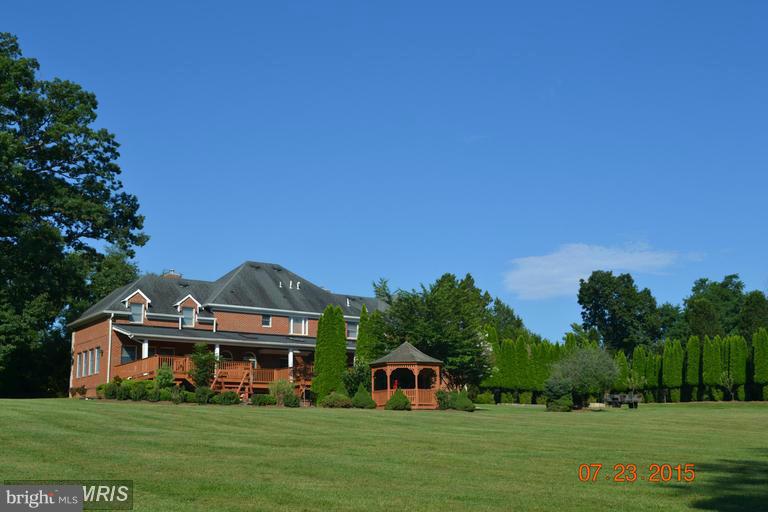 12801 Travilah Road Potomac, MD 20854 - Photo 13 of 30 Exterior (Rear)