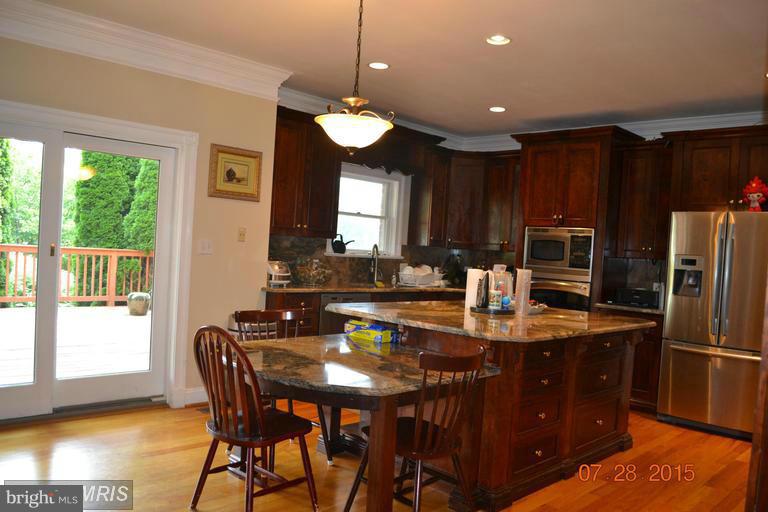 12801 Travilah Road Potomac, MD 20854 - Photo 18 of 30 Kitchen