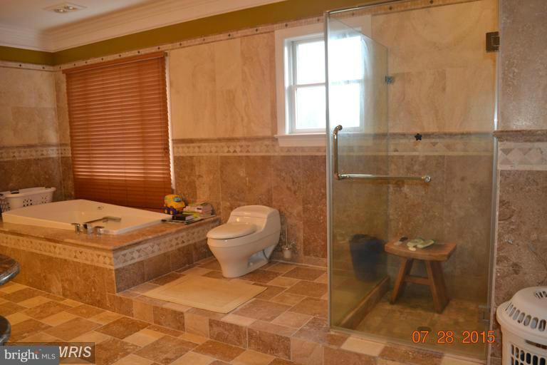 12801 Travilah Road Potomac, MD 20854 - Photo 25 of 30 Bath (Master)
