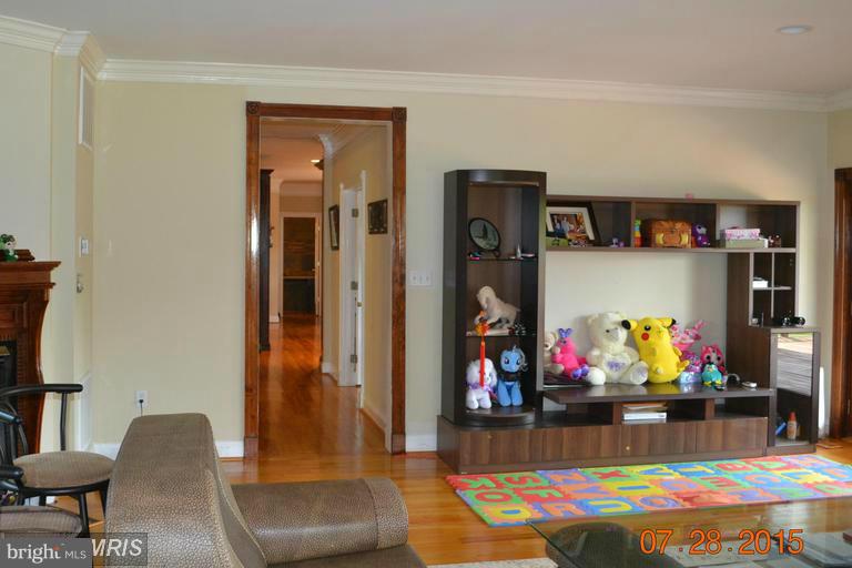 12801 Travilah Road Potomac, MD 20854 - Photo 29 of 30 Family Room