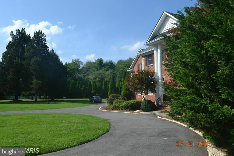 12801 Travilah Road Potomac, MD 20854 - Photo 7 of 30 Exterior (General)