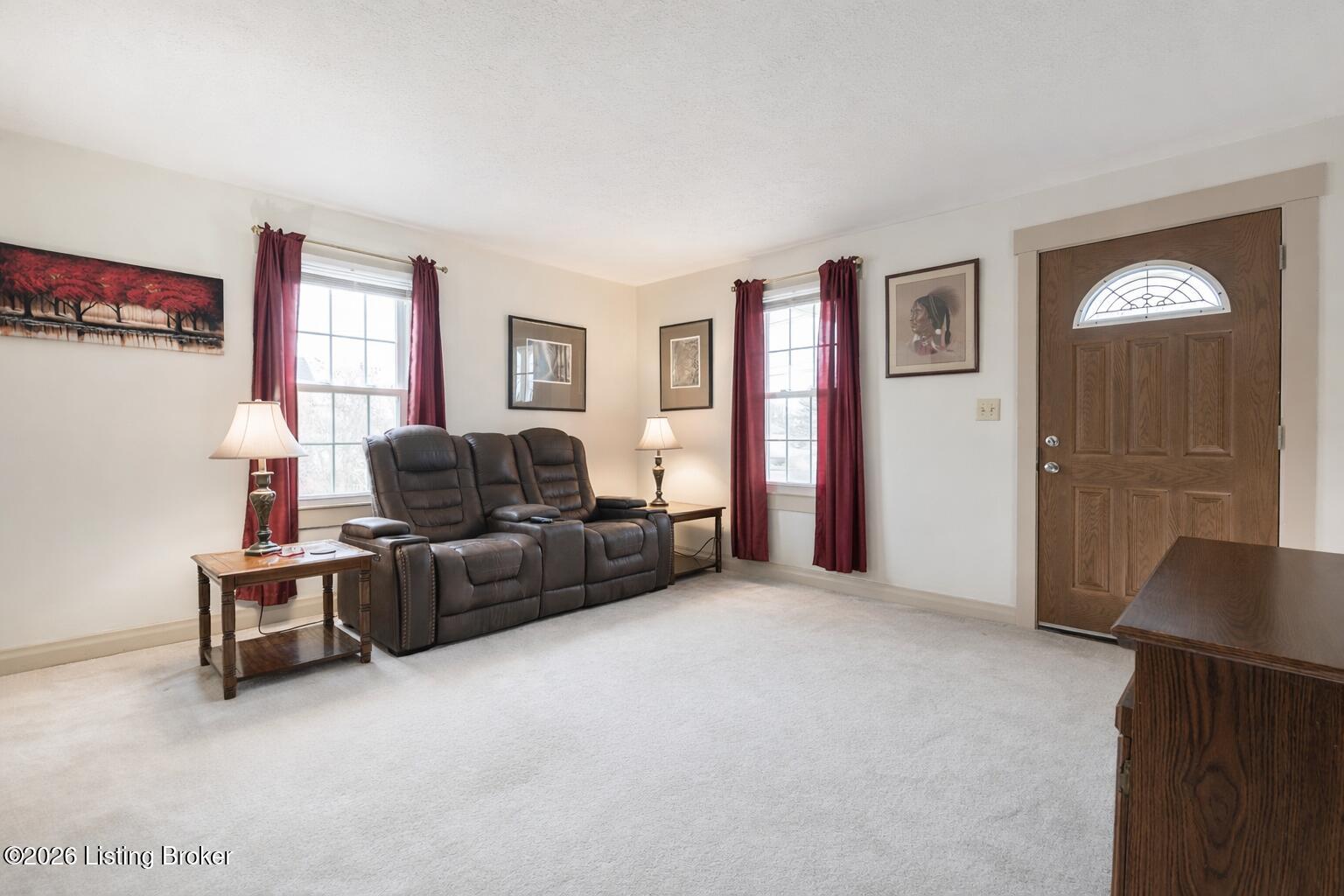 4916 Valley Station Road Louisville, KY 40272 - Photo 7 of 38 f12ef870-f600-4929-bf3a-a14370fb4961