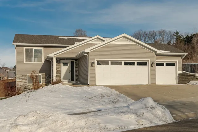 $400,000 | 5077 Ridgeview Drive Northwest, Rochester, MN 55901