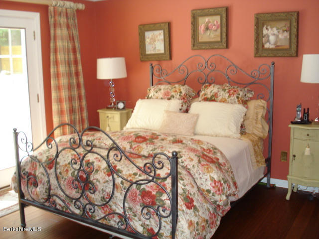 86 Pine Knoll Road Lenox, MA 01240 - Photo 13 of 21 86 Pine Knoll Master Bedroom 005