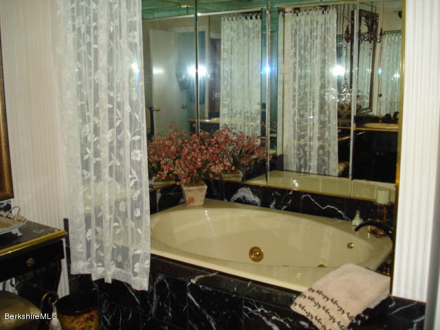 86 Pine Knoll Road Lenox, MA 01240 - Photo 14 of 21 86 Pine Knoll Masterbath 007