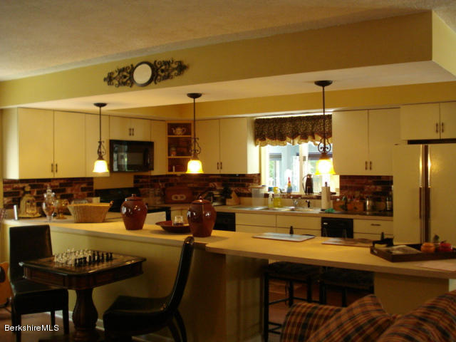 86 Pine Knoll Road Lenox, MA 01240 - Photo 4 of 21 86 Pine Knoll Kitchen 012