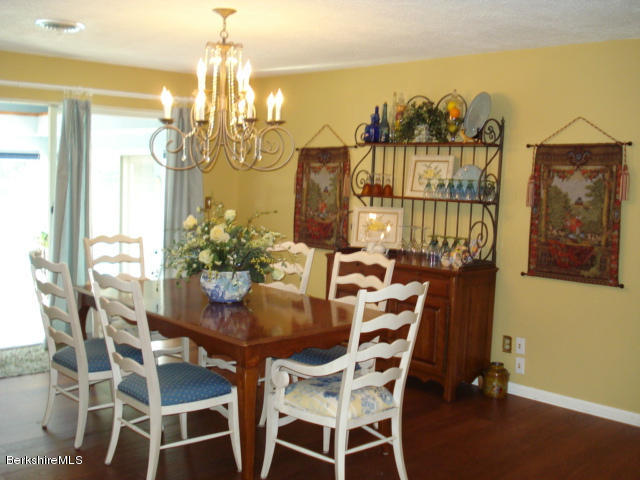86 Pine Knoll Road Lenox, MA 01240 - Photo 5 of 21 86 Pine Knoll Dingroom 014
