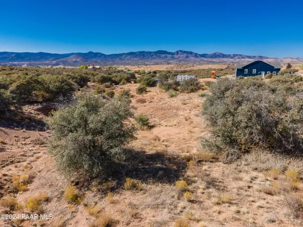 a view of a sky from a yard