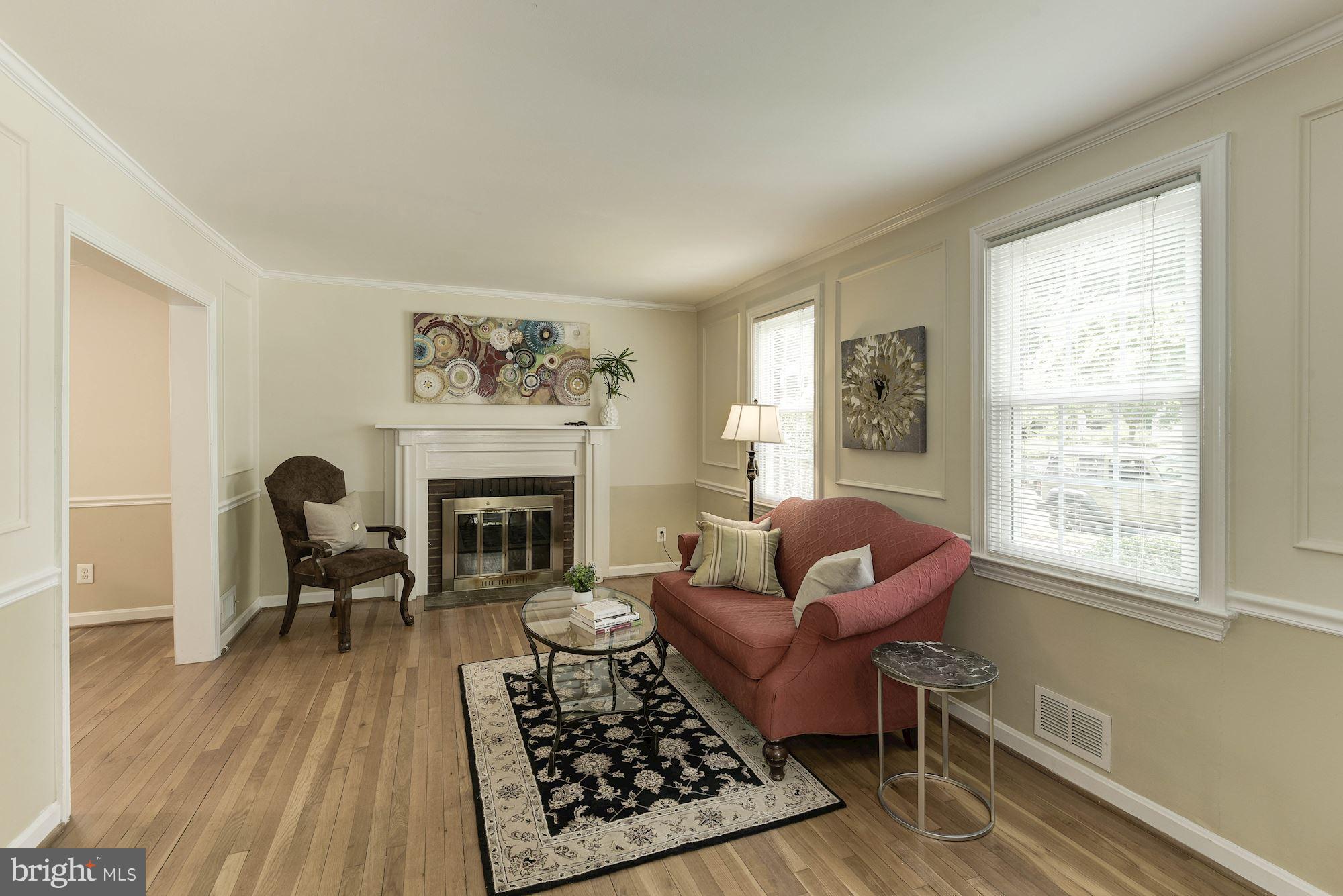 5919 10th Road North Arlington, VA 22205 - Photo 6 of 30 Living Room