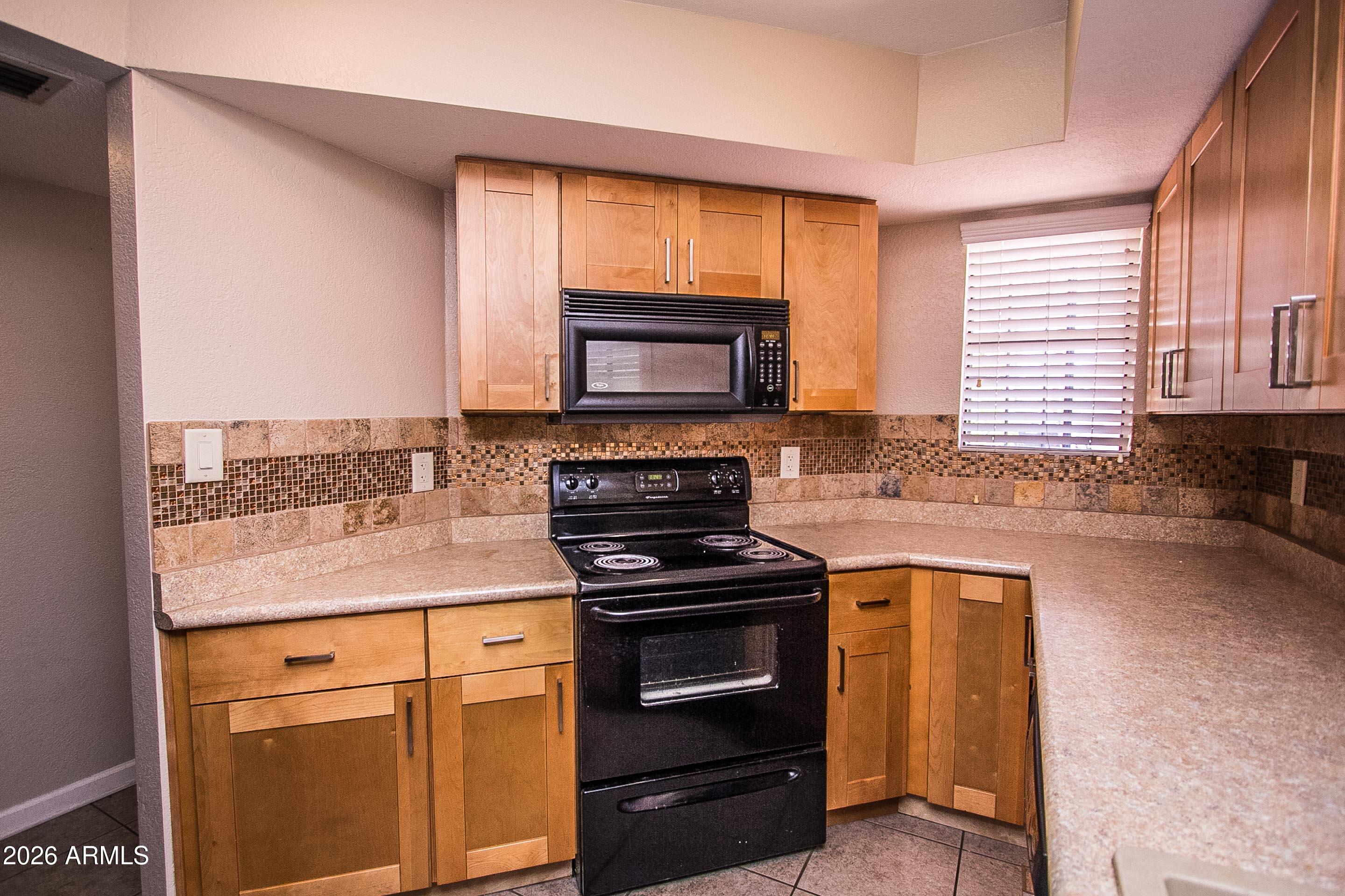 7755 East Thomas Road, Unit 18 Scottsdale, AZ 85251 - Photo 9 of 26 Kitchen