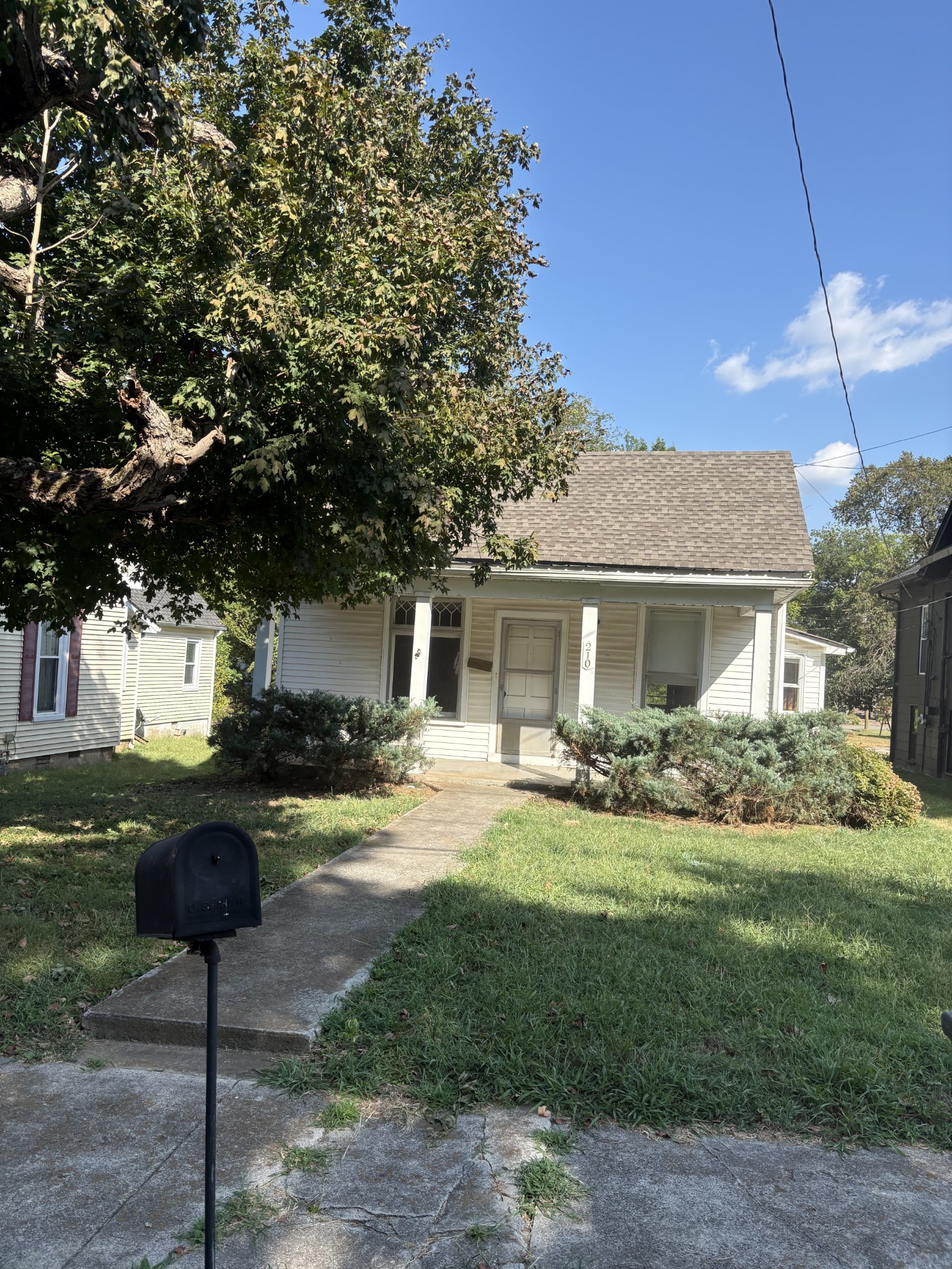 210 North Oak Street Springfield, TN 37172 - Photo 1 of 11 Gallery Image 1