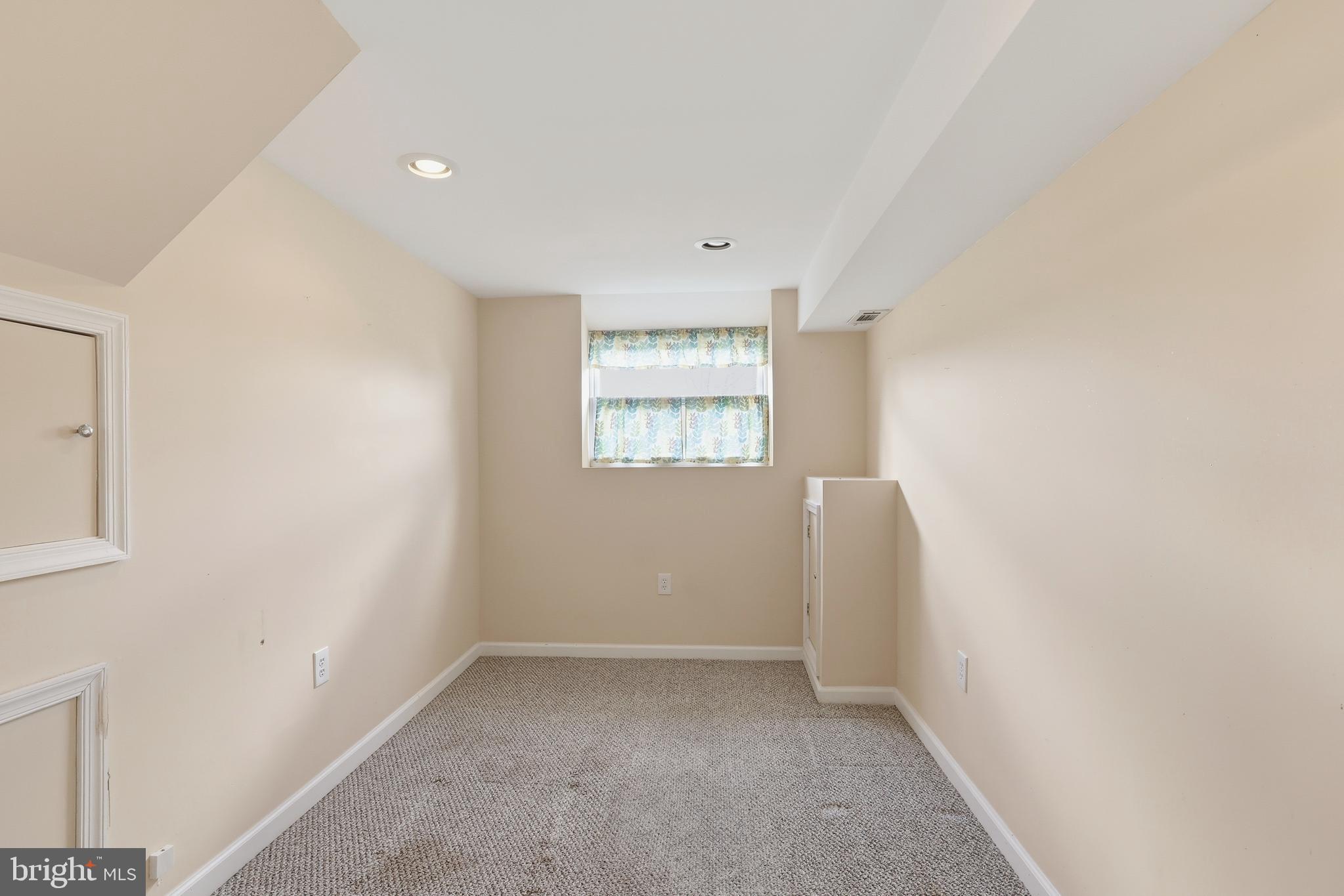 327 South Norristown Road Warminster, PA 18974 - Photo 21 of 32 an empty room with a window