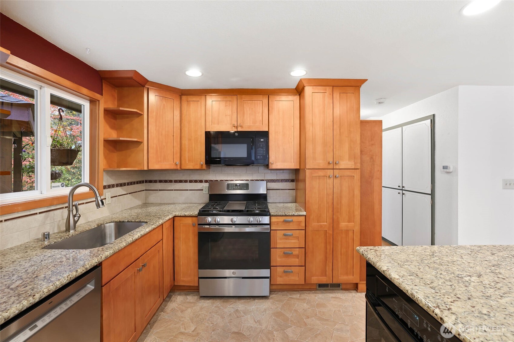 19025 Southeast Covington Sawyer Road Kent, WA 98042 - Photo 11 of 35 Gallery Image 11