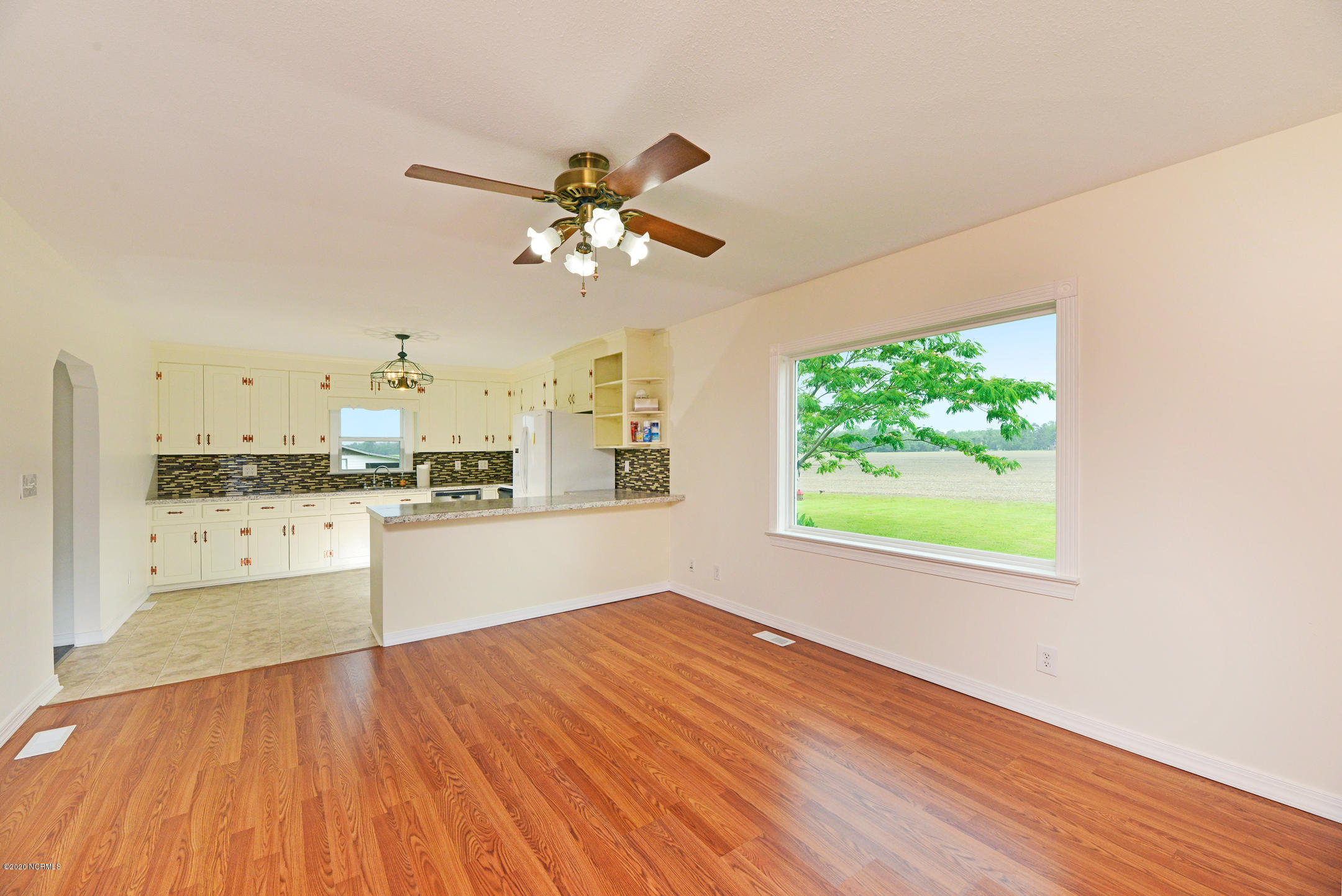 3669 Friendship Church Road Farmville, NC 27828 - Photo 19 of 37 Living Room