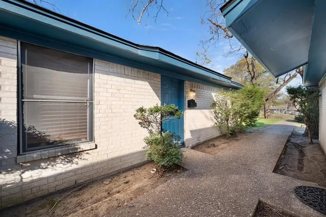 $415,000 | 700 West 3rd Avenue, Corsicana, TX 75110