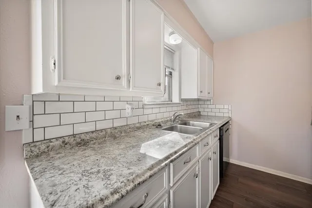 $415,000 | 700 West 3rd Avenue, Corsicana, TX 75110