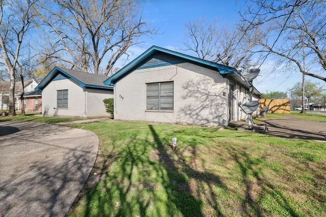 $415,000 | 700 West 3rd Avenue, Corsicana, TX 75110