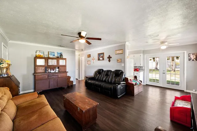 $415,000 | 700 West 3rd Avenue, Corsicana, TX 75110