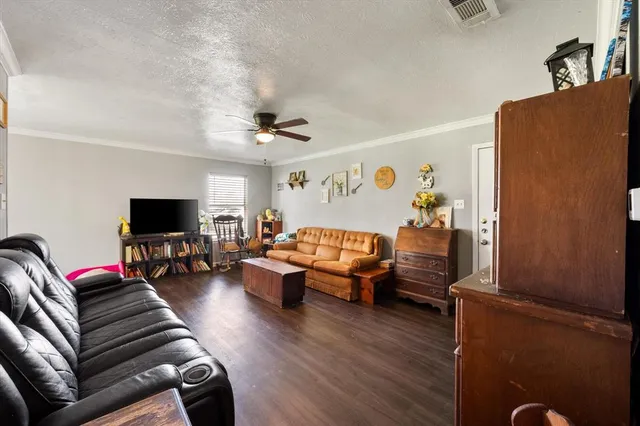 $415,000 | 700 West 3rd Avenue, Corsicana, TX 75110