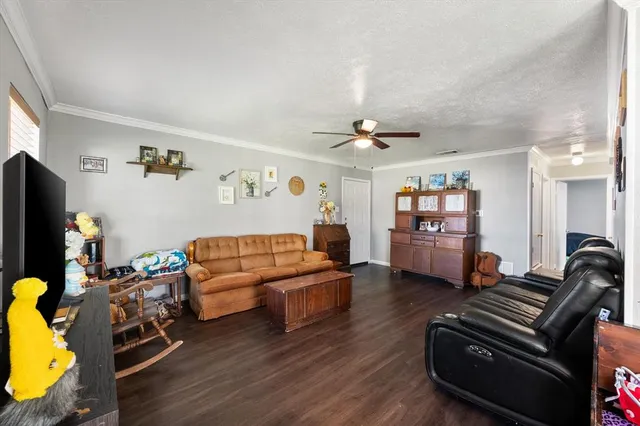 $415,000 | 700 West 3rd Avenue, Corsicana, TX 75110