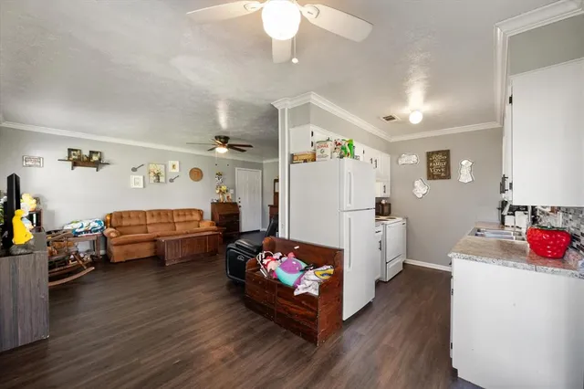 $415,000 | 700 West 3rd Avenue, Corsicana, TX 75110