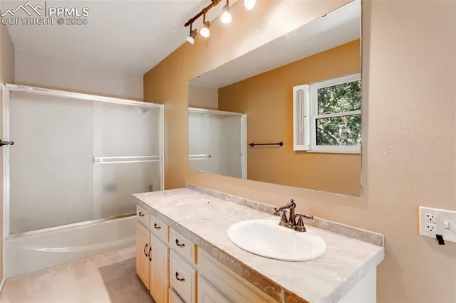 a view of empty room with floor to ceiling window