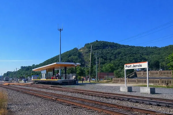 $1,700 | 39 Church Street, Unit 4, Port Jervis, NY 12771