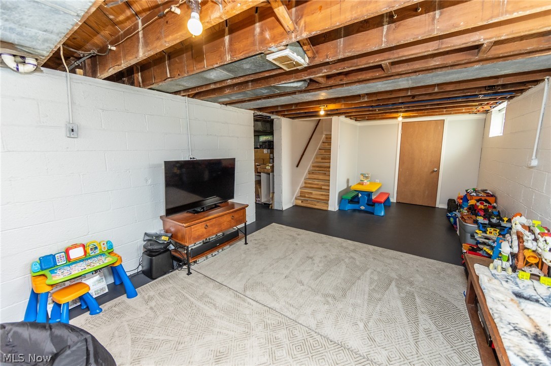 8203 Spring Garden Road Cleveland, OH 44129 - Photo 28 of 34