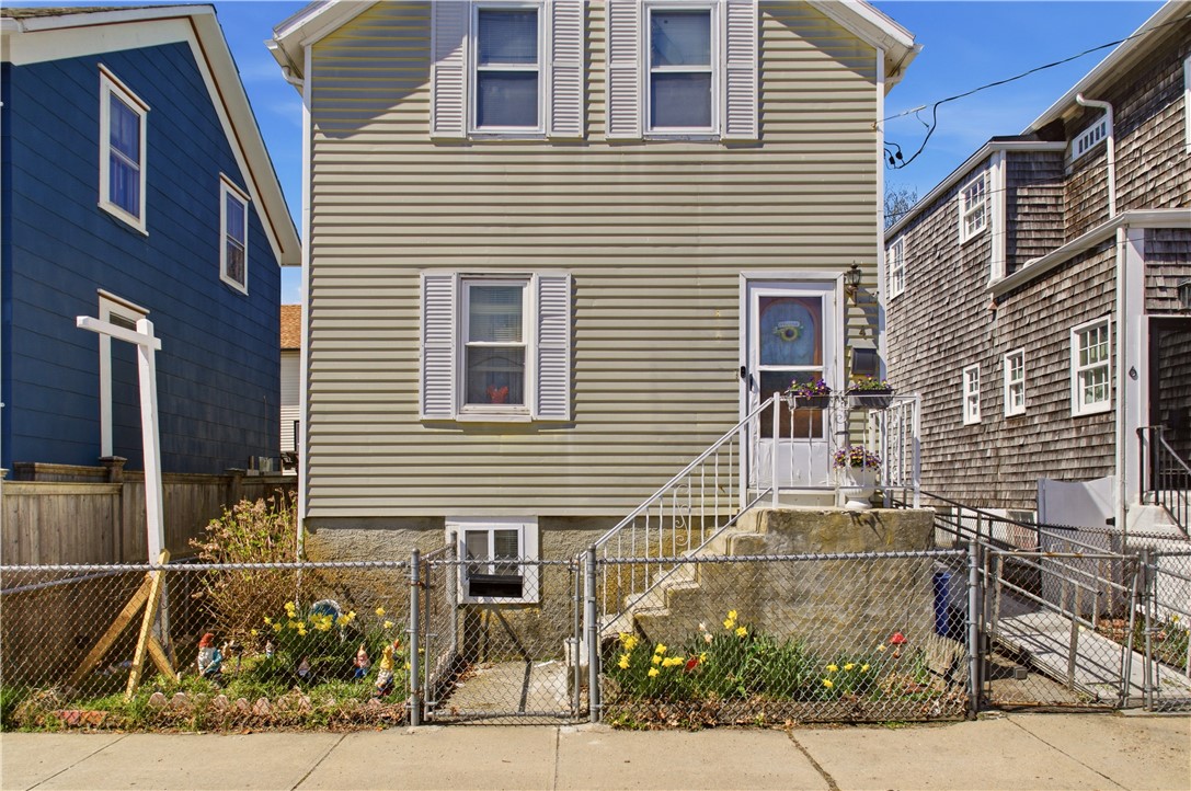 4 3rd Street Newport, RI 02840 - Photo 2 of 23 Gallery Image 2