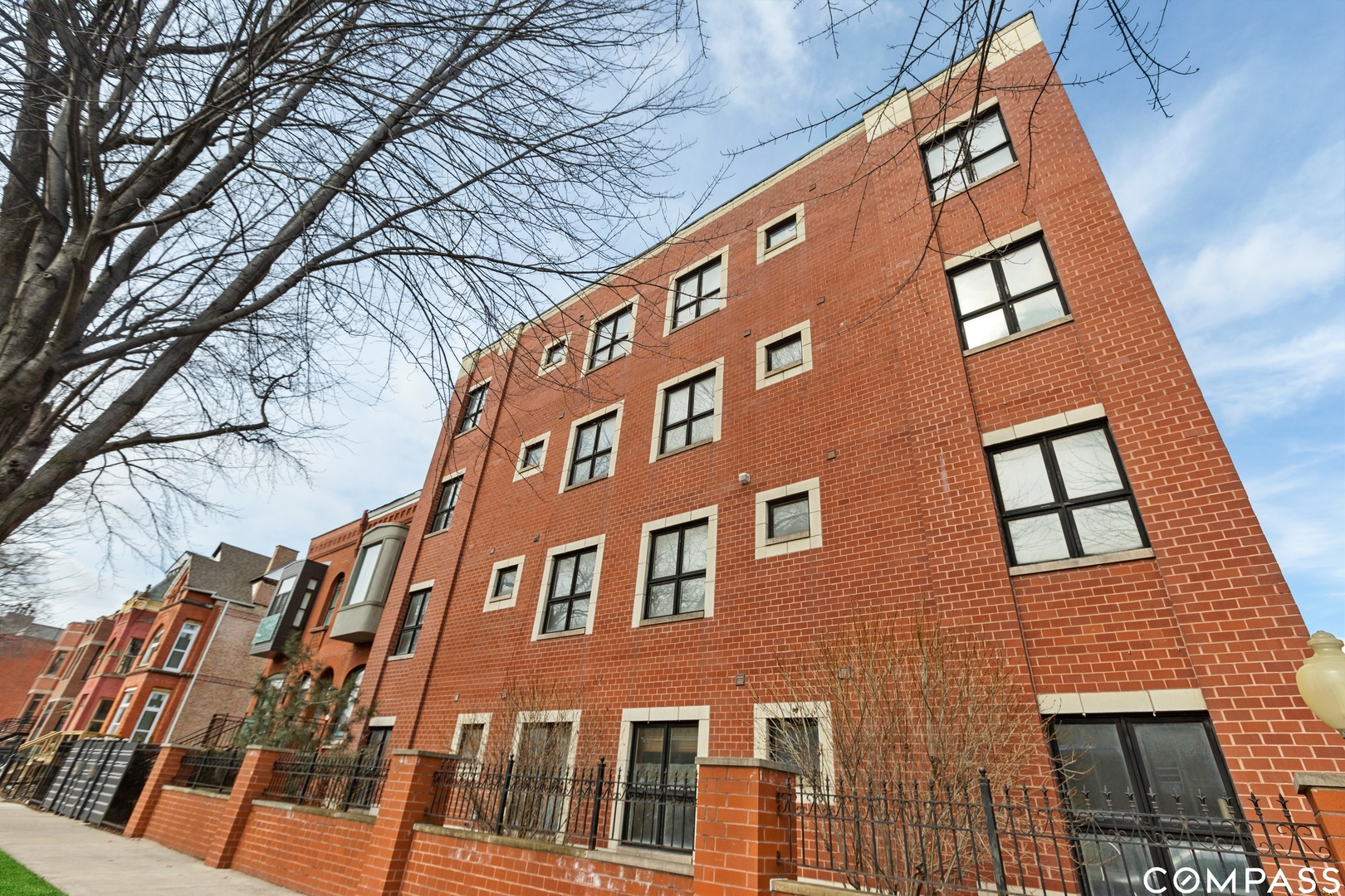 2136 West Monroe Street, Unit 204 Chicago, IL 60612 - Photo 15 of 15 front view of a building