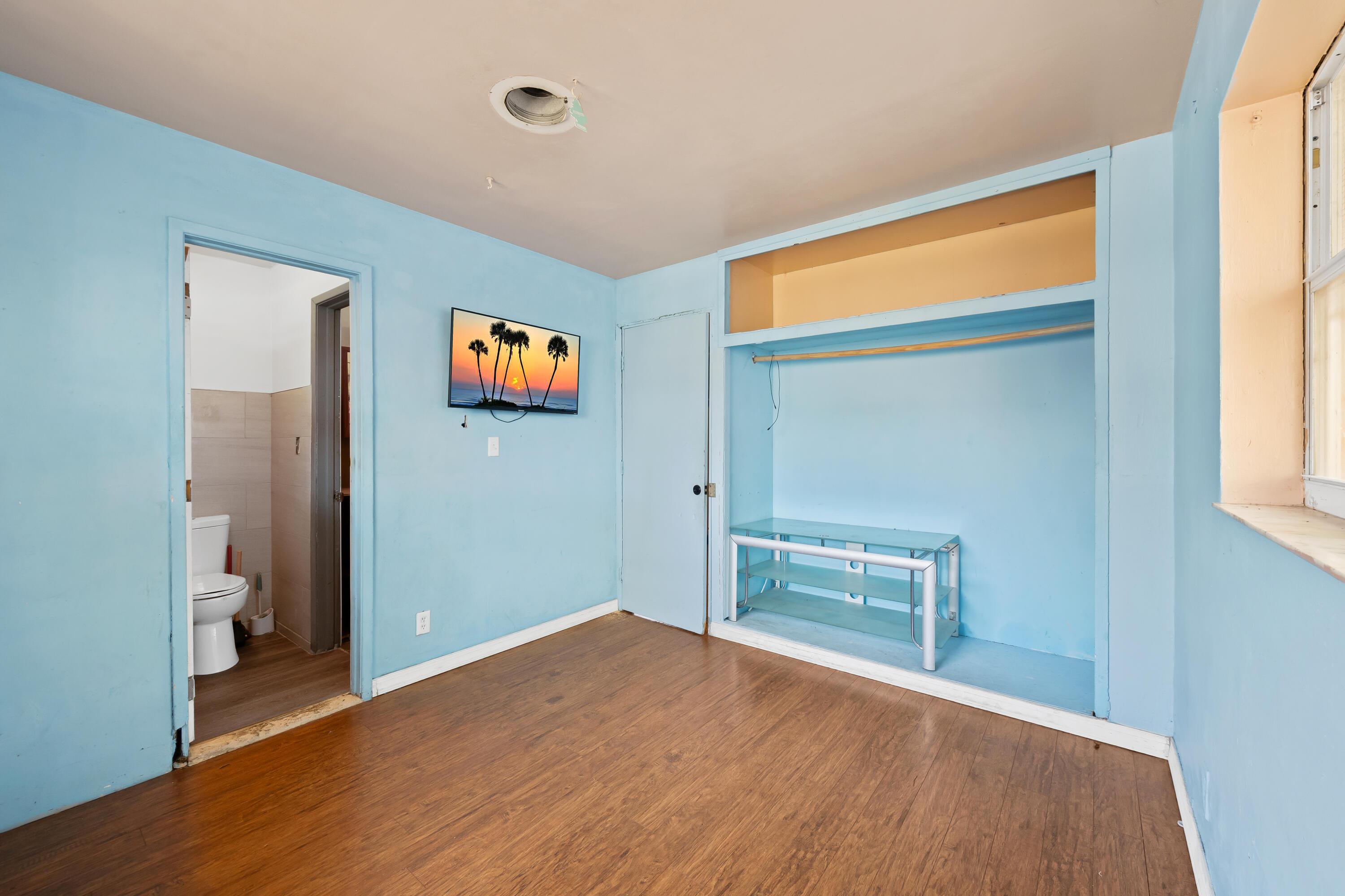 101 Northwest 18th Street Pompano Beach, FL 33060 - Photo 15 of 23 a view of room with window and bathroom