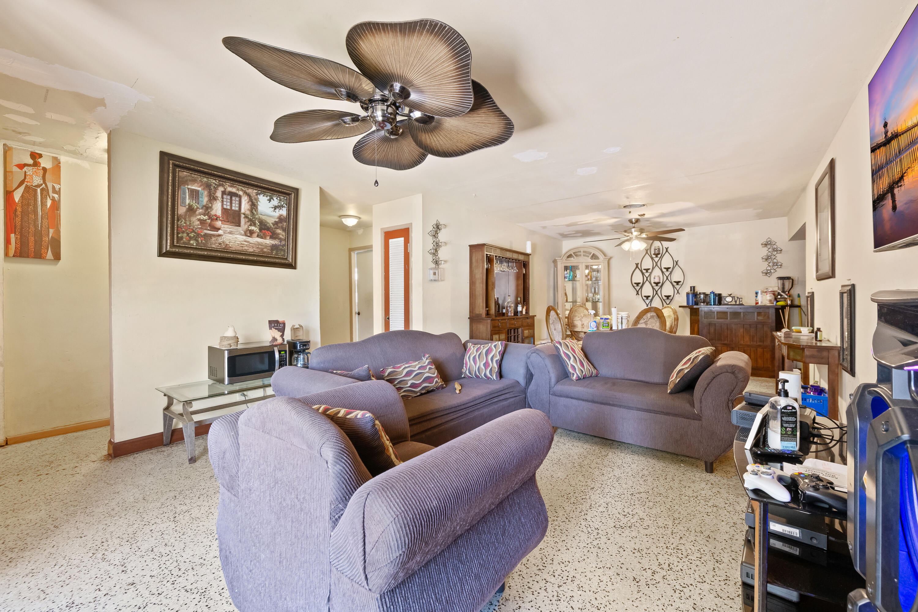 101 Northwest 18th Street Pompano Beach, FL 33060 - Photo 2 of 23 a living room with furniture a couch and chandelier