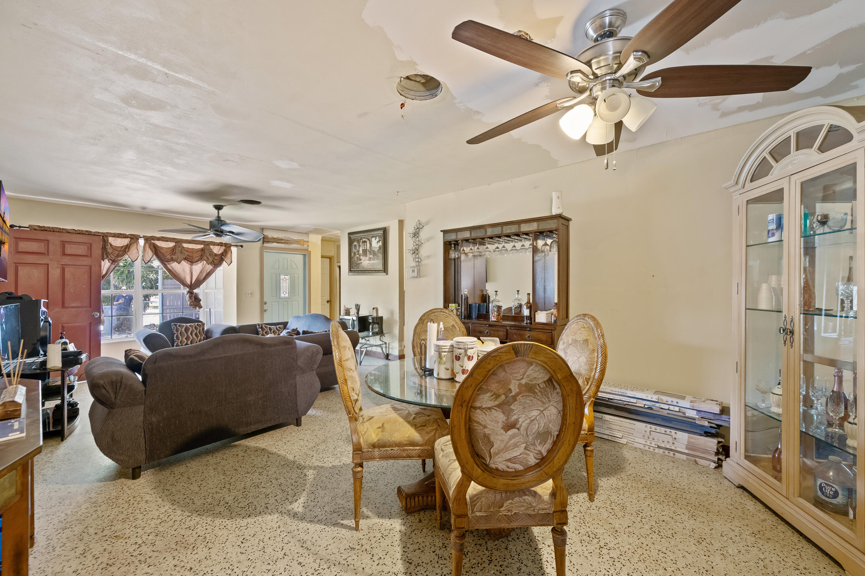 101 Northwest 18th Street Pompano Beach, FL 33060 - Photo 4 of 23 a living room with furniture a chandelier fan and a window