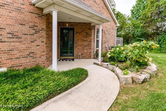 $330,000 | 6938 La Christa Way, Knoxville, TN 37921