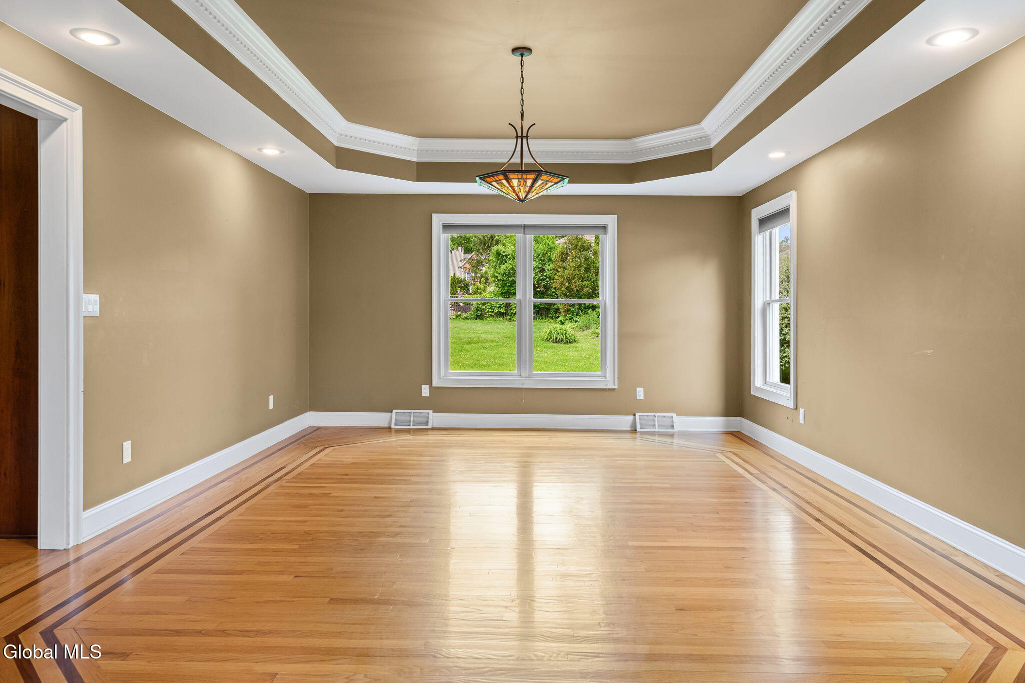 229 Menlo Park Road Niskayuna, NY 12309 - Photo 20 of 55 9-web-or-mls-229-menlo-park-rd