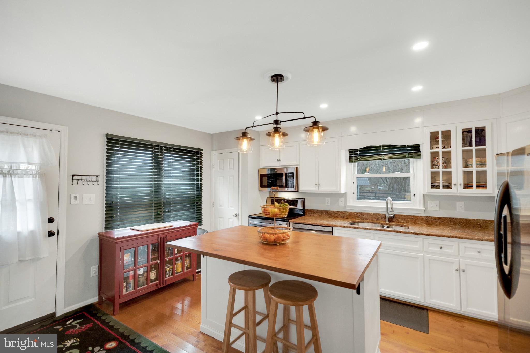 5 New Cut Road Round Hill, VA 20141 - Photo 8 of 27 Wonderful Farmhouse Kitchen