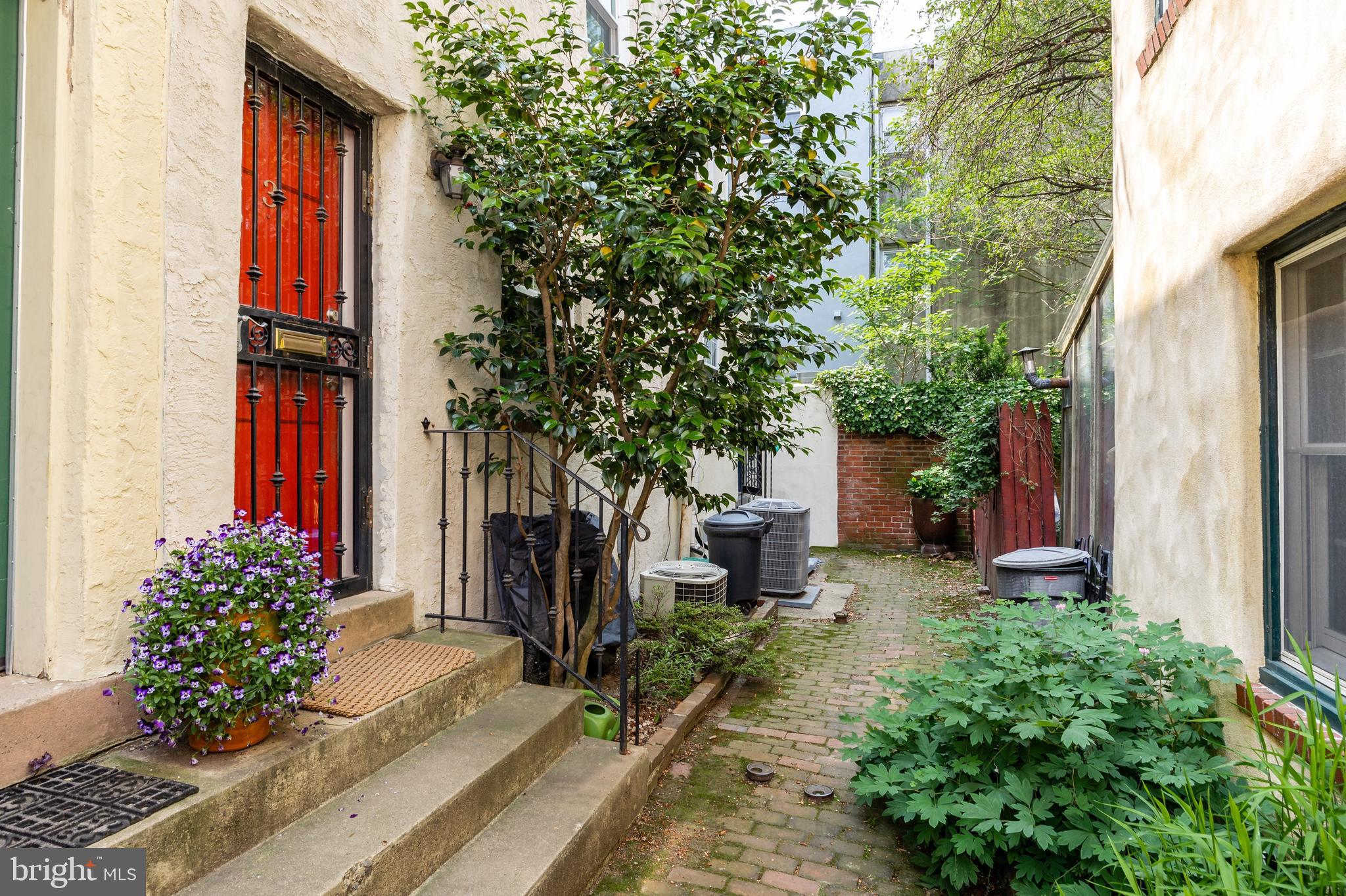 1134 Waverly Street, Unit R3 Philadelphia, PA 19147 - Photo 40 of 55 Gated front courtyard