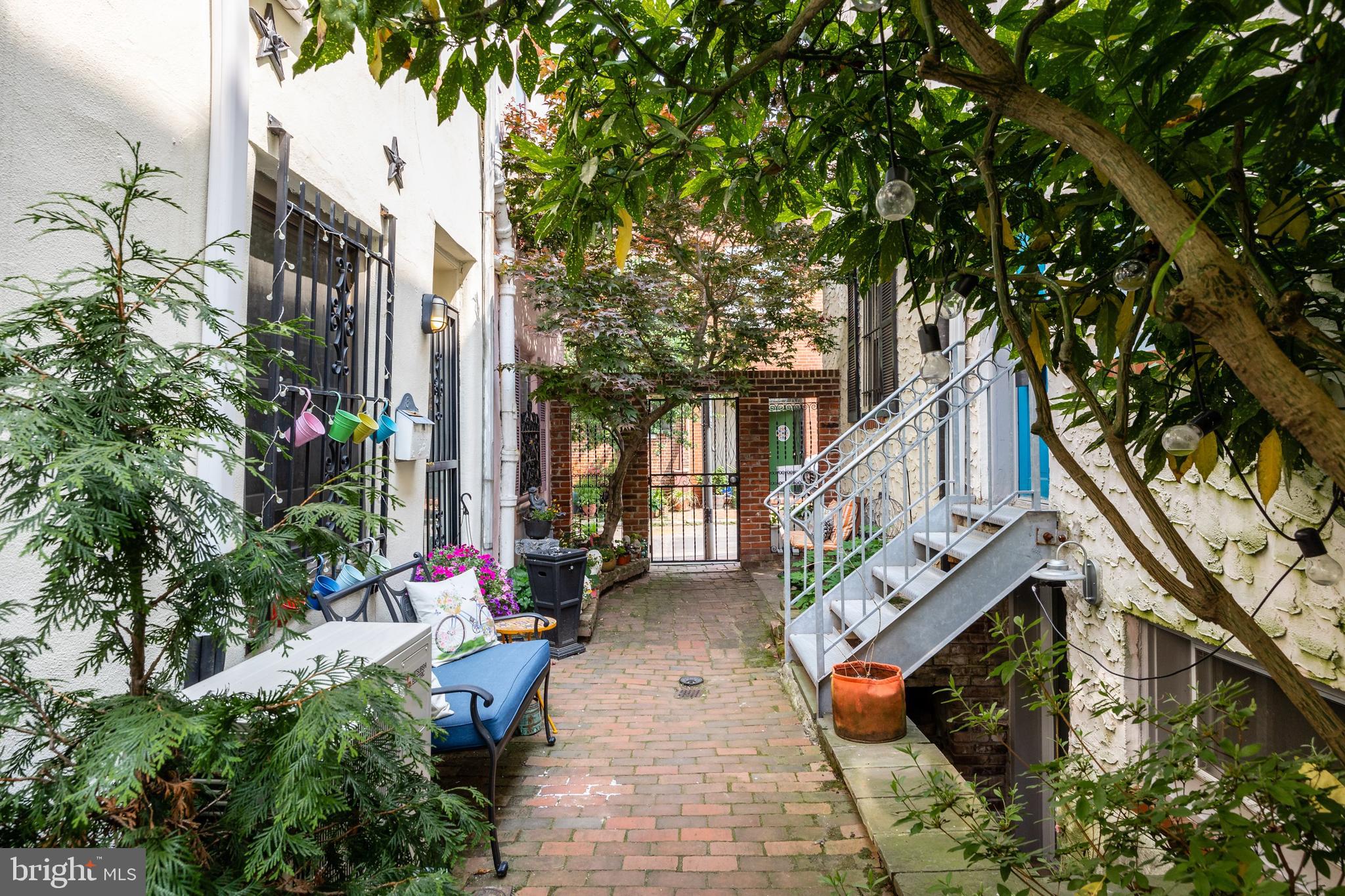 1134 Waverly Street, Unit R3 Philadelphia, PA 19147 - Photo 41 of 55 Gated front courtyard