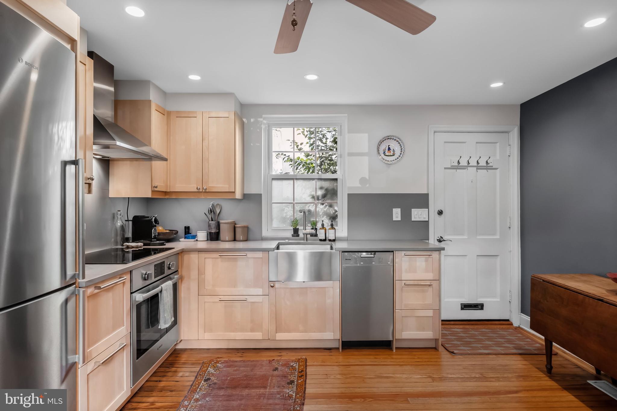 1134 Waverly Street, Unit R3 Philadelphia, PA 19147 - Photo 8 of 55 High-performance kitchen appliances