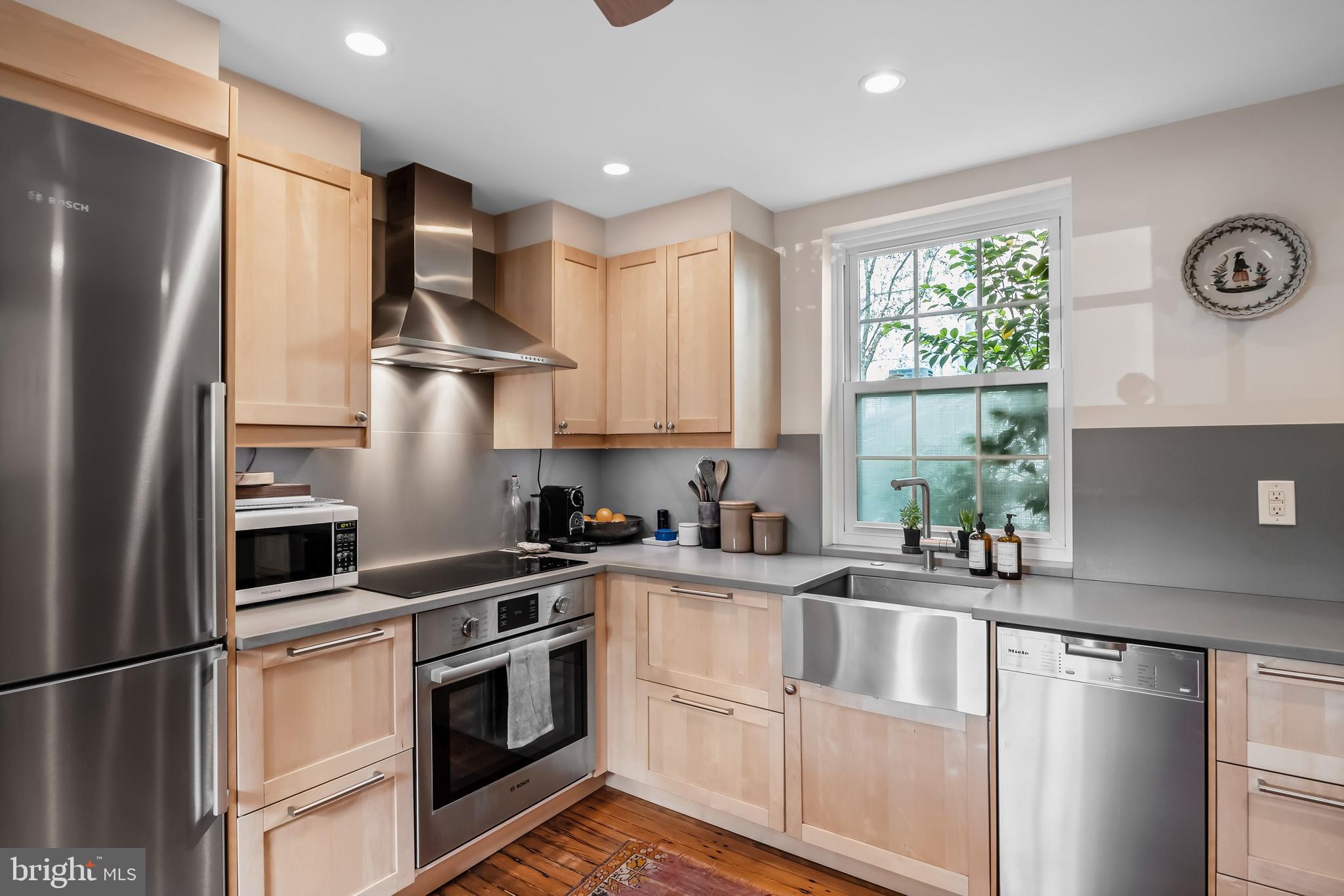1134 Waverly Street, Unit R3 Philadelphia, PA 19147 - Photo 9 of 55 High-performance kitchen appliances