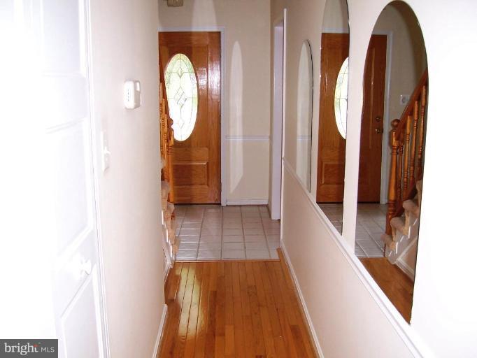 115 Kennedy Road Sterling, VA 20164 - Photo 8 of 27 Entrance / Foyer