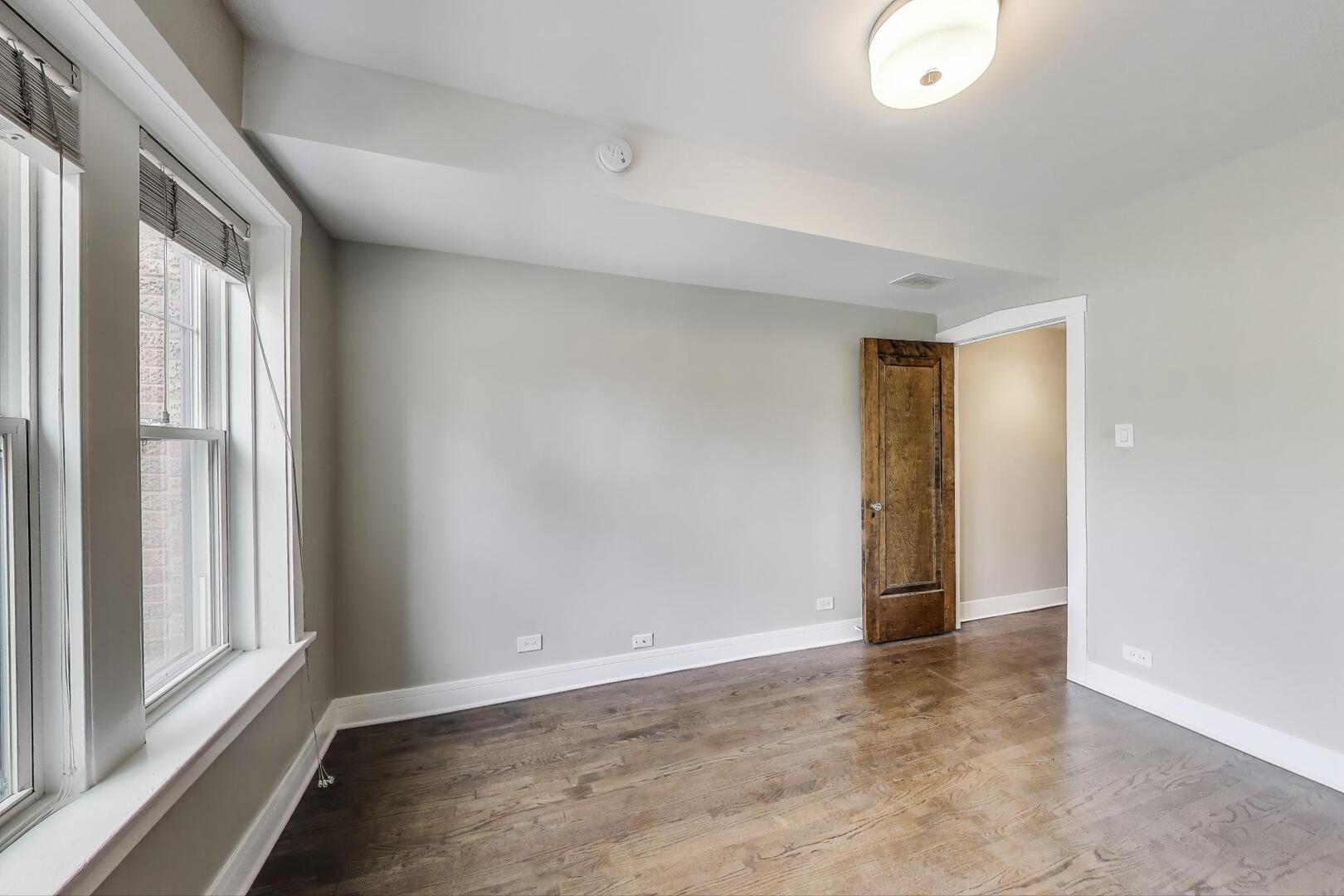 1451 West Warner Avenue, Unit 2 Chicago, IL 60613 - Photo 15 of 23 an empty room with window