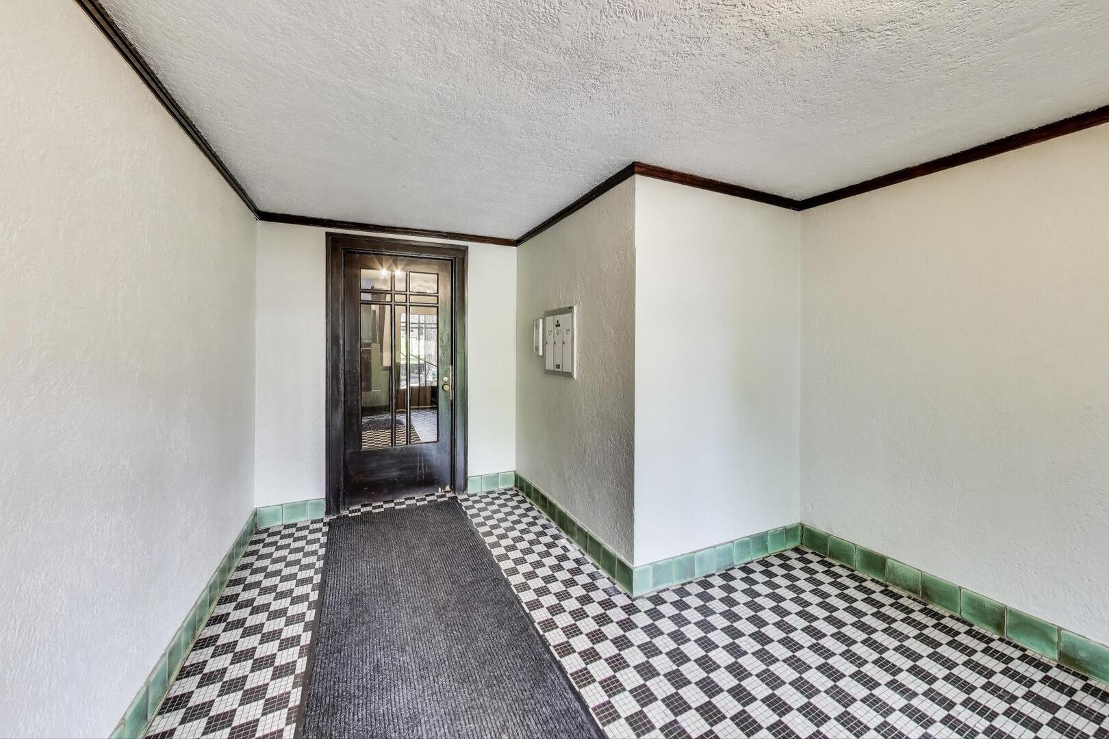 1451 West Warner Avenue, Unit 2 Chicago, IL 60613 - Photo 2 of 23 a view of a hallway