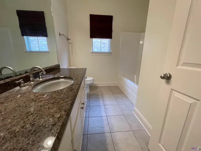 $1,900 | 4573 Charleston Villa Drive, Baton Rouge, LA 70817