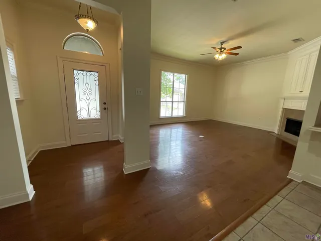 $1,900 | 4573 Charleston Villa Drive, Baton Rouge, LA 70817